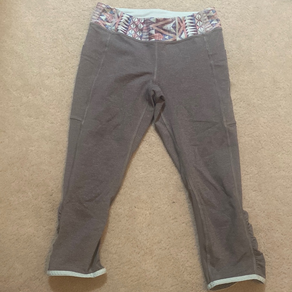 Ivivva (Lululemon Kids) Size 12 Grey Cropped Leggings